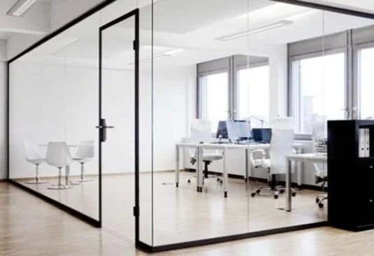 tempered glass زجاج سكريت